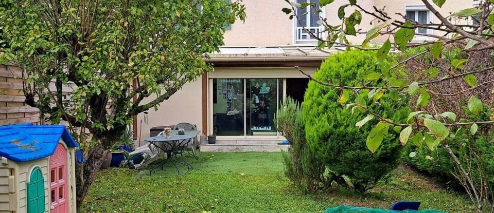 House 6 rooms of 143 m² in Nandy (77176)