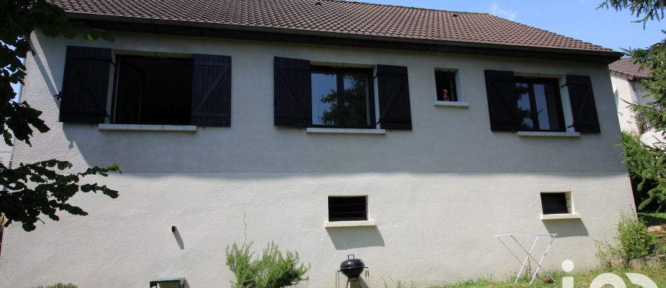 Traditional house 4 rooms of 90 m² in Cours-les-Barres (18320)