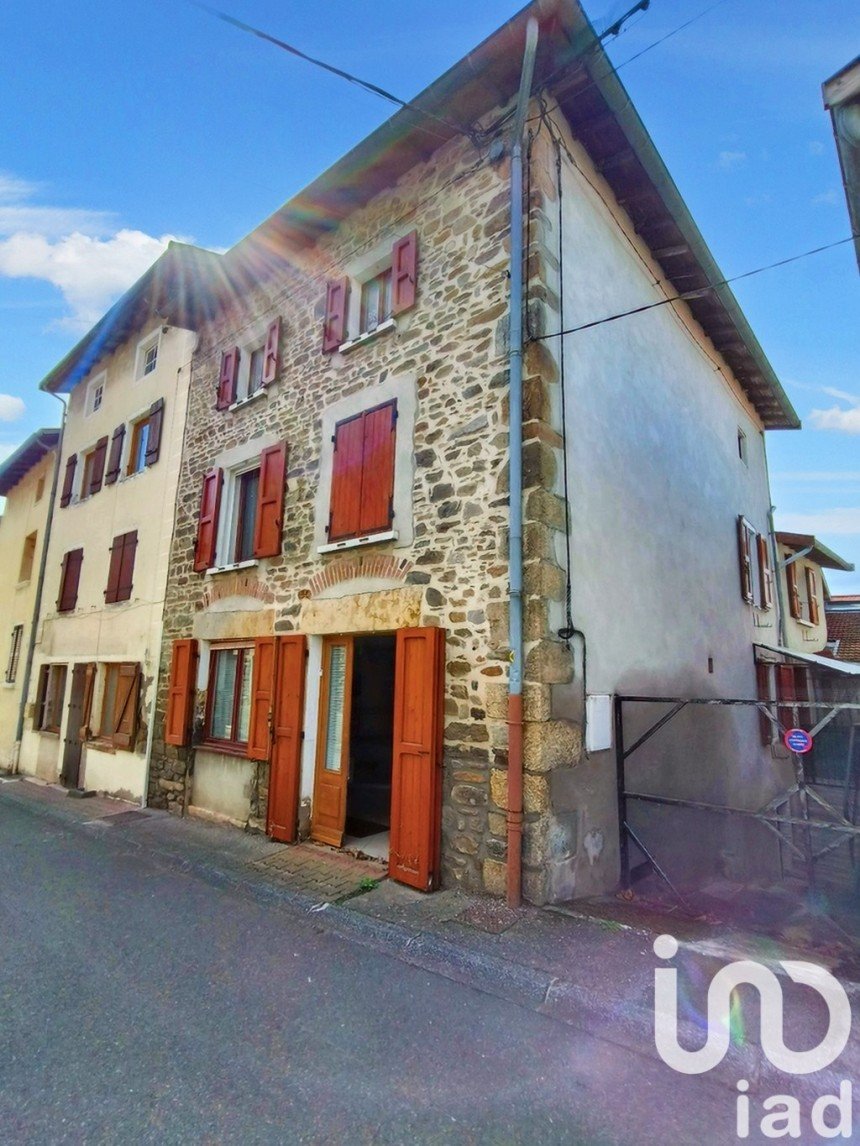 Maison de village 10 pièces de 240 m² à Saint-Genis-l'Argentière (69610)