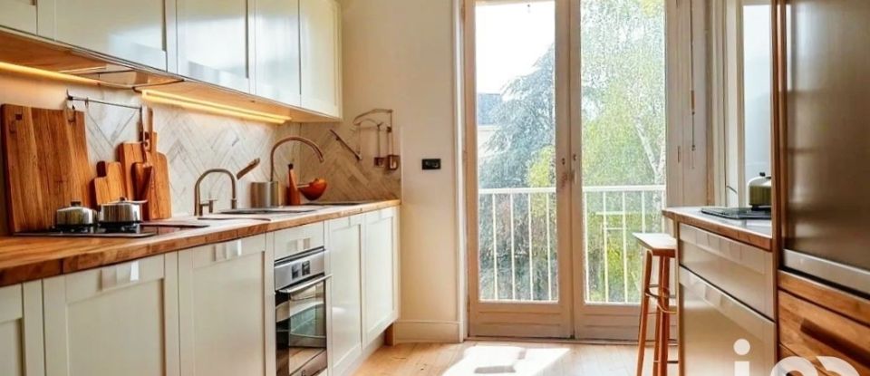 Apartment 6 rooms of 150 m² in Versailles (78000)