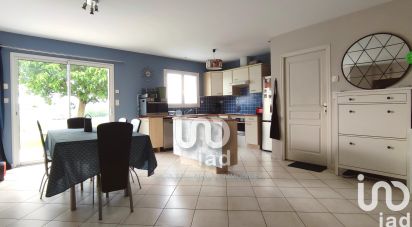 Maison 4 pièces de 105 m² à Fontenay-le-Comte (85200)