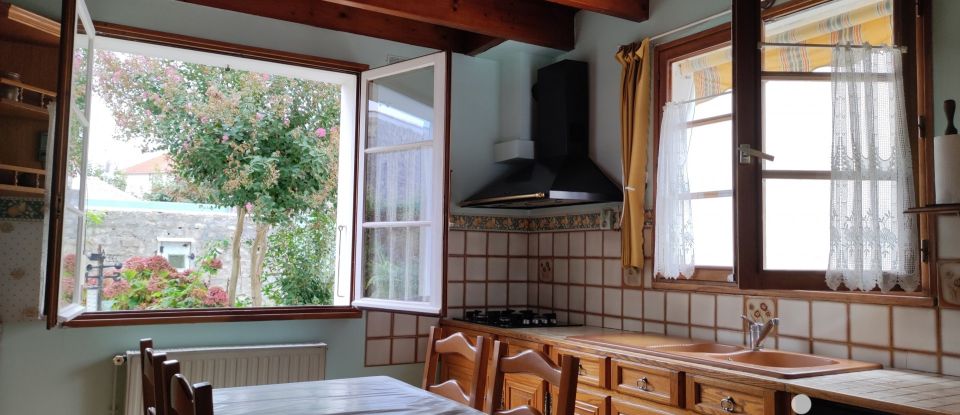 Traditional house 5 rooms of 125 m² in Sainte-Marie-de-Ré (17740)