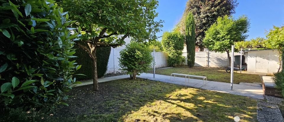 Maison 7 pièces de 85 m² à Le Mesnil-le-Roi (78600)