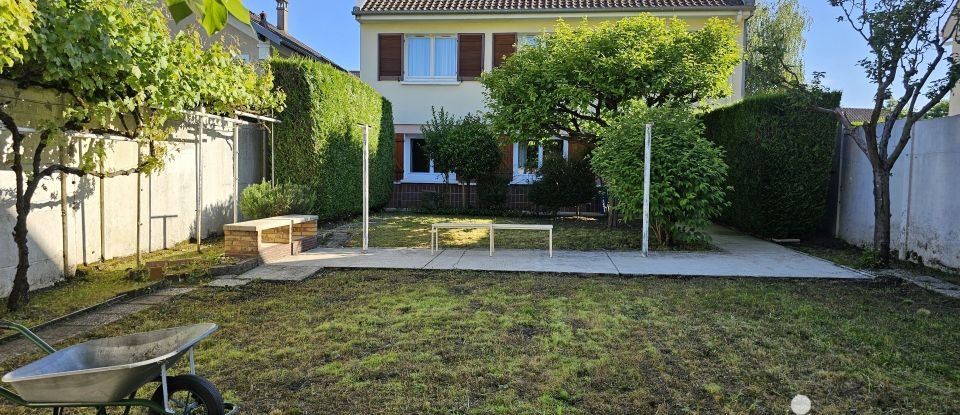 Maison 7 pièces de 85 m² à Le Mesnil-le-Roi (78600)