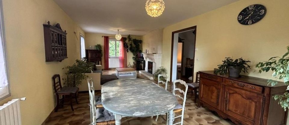 House 8 rooms of 230 m² in Champagnac-de-Belair (24530)