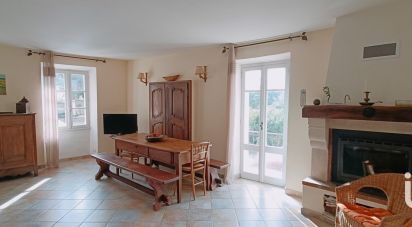 Village house 5 rooms of 106 m² in Sault (84390)