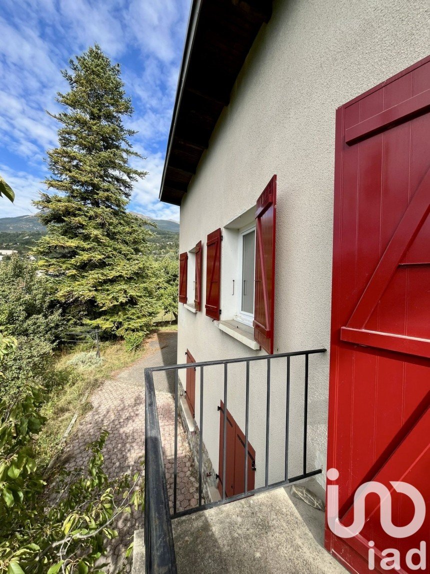 Maison traditionnelle 4 pièces de 79 m² à Embrun (05200)