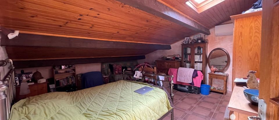 Traditional house 7 rooms of 165 m² in Saint-Quentin-la-Poterie (30700)