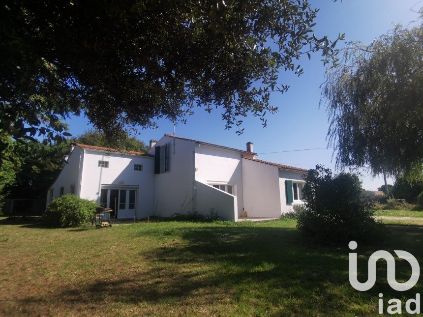 House 6 rooms of 138 m² in Dolus-d'Oléron (17550)