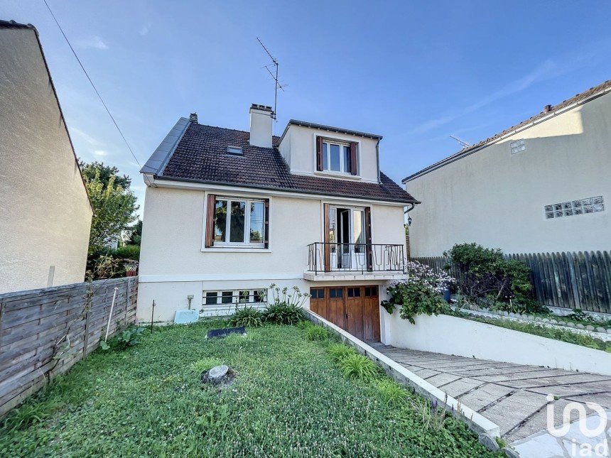 House 7 rooms of 114 m² in Eaubonne (95600)