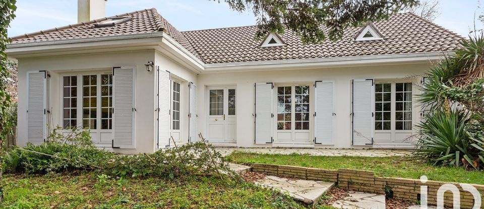 Maison traditionnelle 10 pièces de 260 m² à Saint-Sébastien-sur-Loire (44230)