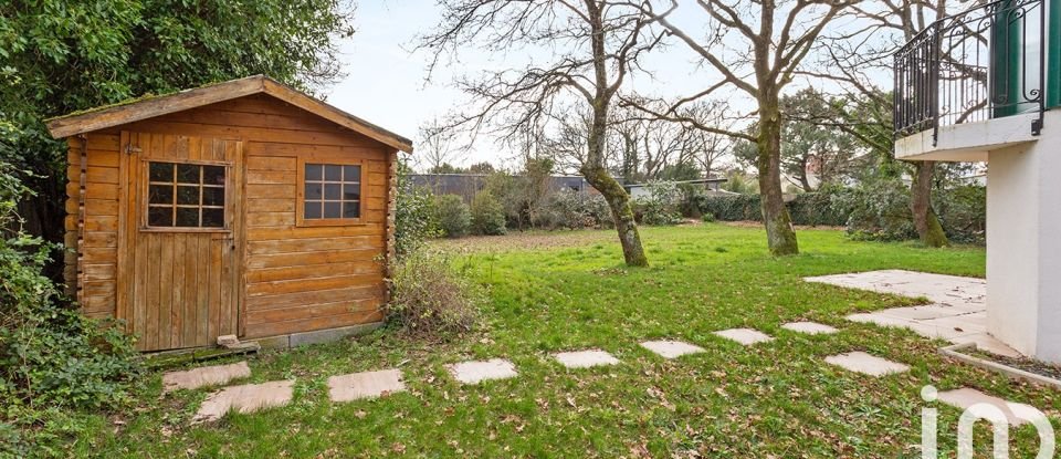 Maison traditionnelle 10 pièces de 260 m² à Saint-Sébastien-sur-Loire (44230)