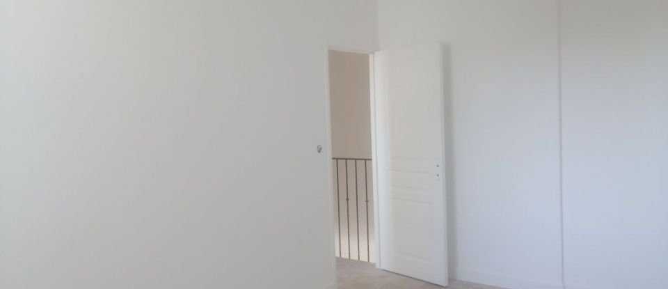 Maison 5 pièces de 110 m² à Althen-des-Paluds (84210)