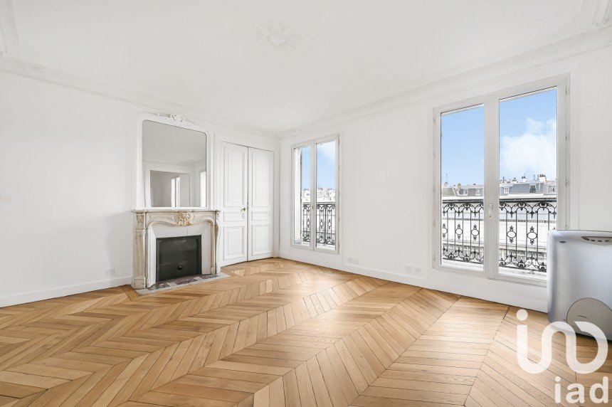 Appartement 3 pièces de 87 m² à Paris (75008)