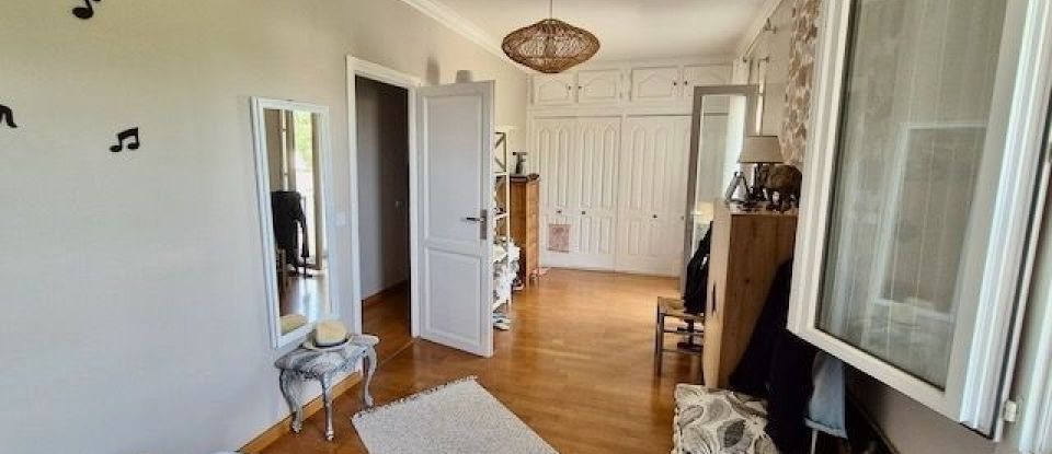 House 5 rooms of 132 m² in Bègles (33130)