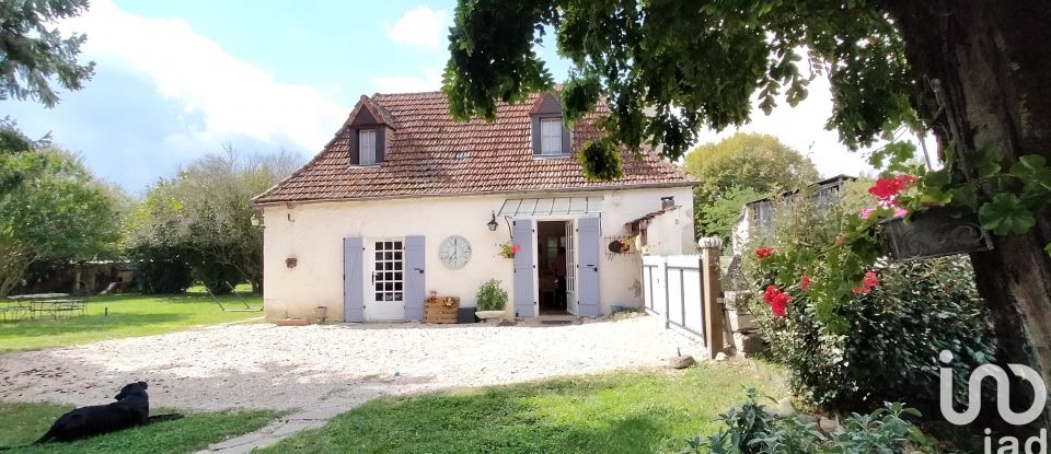 Traditional house 7 rooms of 152 m² in Meyronne (46200)