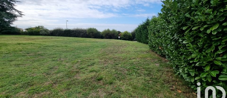 Land of 702 m² in Lauzerville (31650)