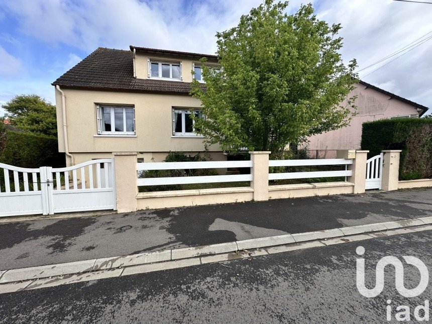 Traditional house 7 rooms of 141 m² in Chartres (28000)