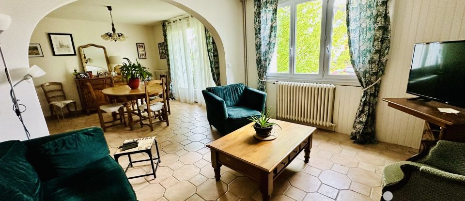 Traditional house 7 rooms of 141 m² in Lucé (28110)