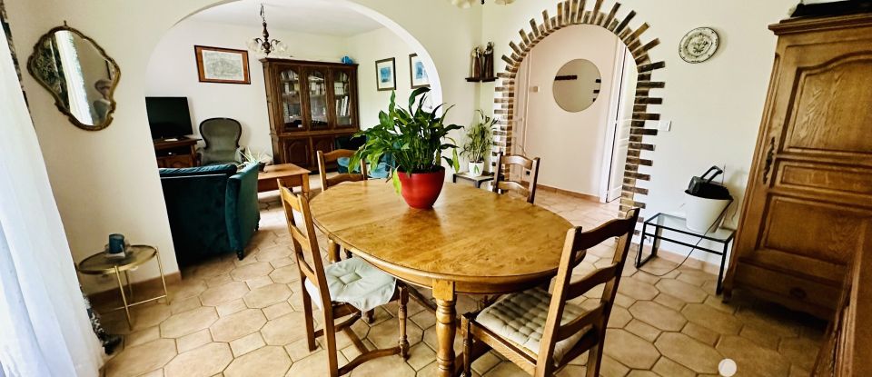 Traditional house 7 rooms of 141 m² in Lucé (28110)