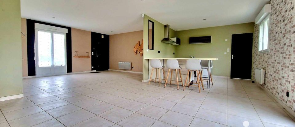 House 4 rooms of 100 m² in Saint-Célerin (72110)