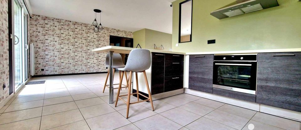 House 4 rooms of 100 m² in Saint-Célerin (72110)