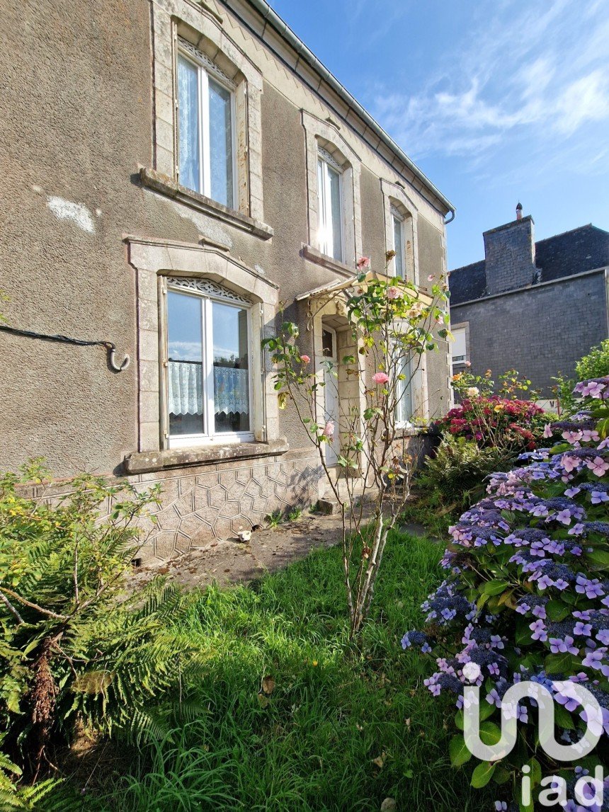 Village house 6 rooms of 113 m² in Maël-Carhaix (22340)