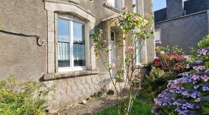 Village house 6 rooms of 113 m² in Maël-Carhaix (22340)