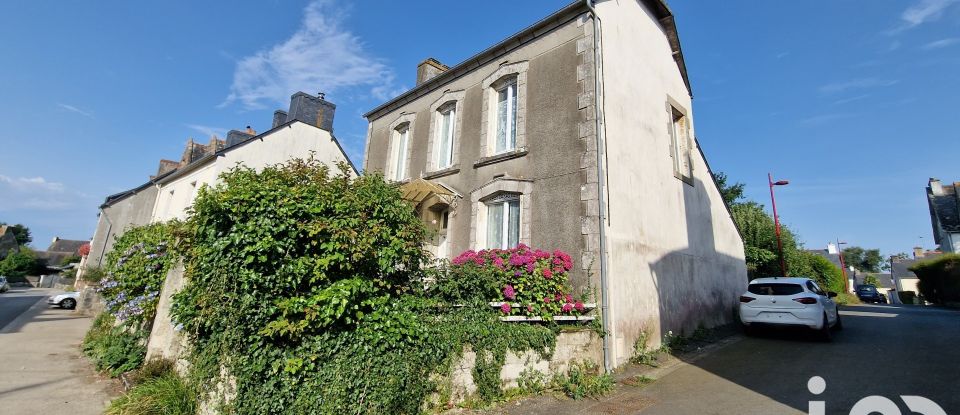 Village house 6 rooms of 113 m² in Maël-Carhaix (22340)