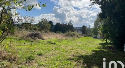 Land of 1,947 m² in Lacapelle-Marival (46120)