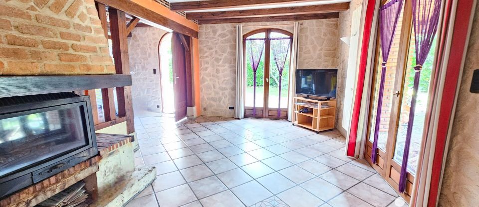 House 5 rooms of 98 m² in Fontaine-la-Guyon (28190)