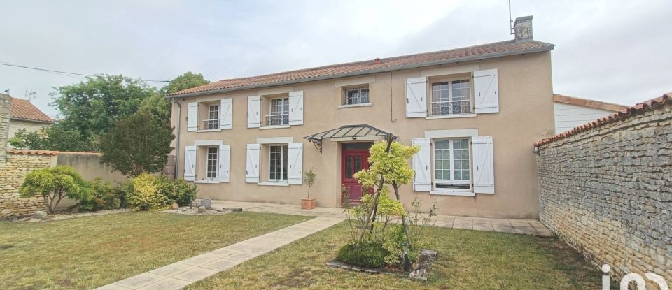 Maison 6 pièces de 163 m² à Neuville-de-Poitou (86170)