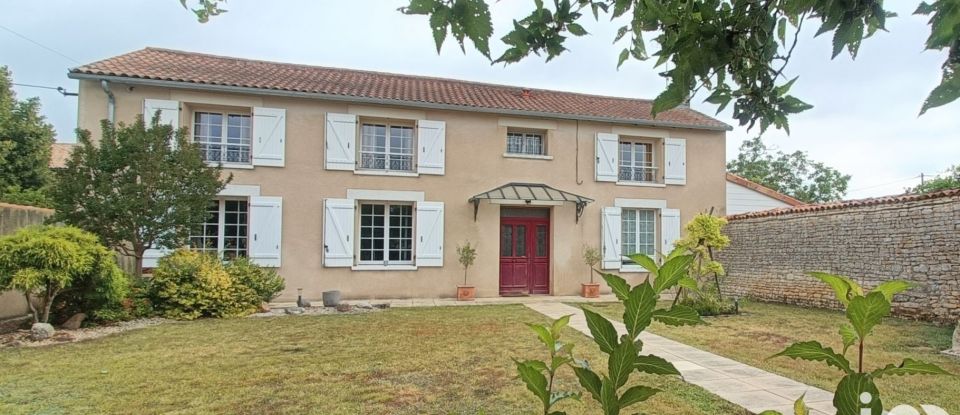 Maison 6 pièces de 163 m² à Neuville-de-Poitou (86170)