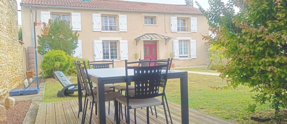 Maison 6 pièces de 163 m² à Neuville-de-Poitou (86170)