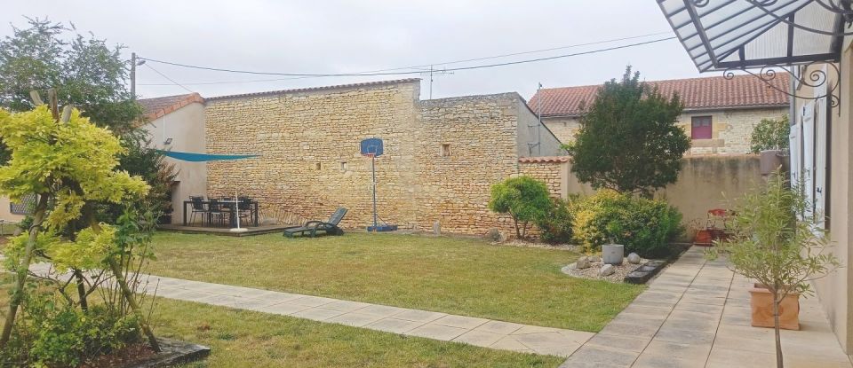 Maison 6 pièces de 163 m² à Neuville-de-Poitou (86170)