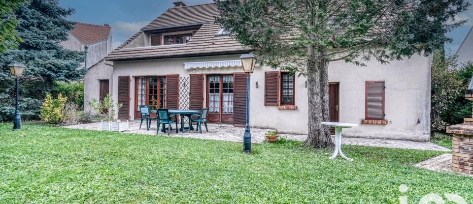 Traditional house 6 rooms of 152 m² in Émerainville (77184)