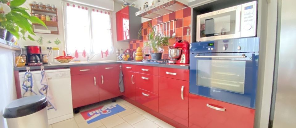 House 4 rooms of 86 m² in Savigné (86400)