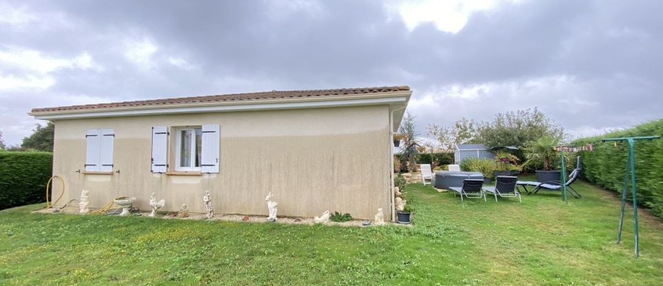 Maison 4 pièces de 86 m² à Savigné (86400)