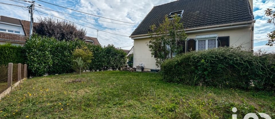 Maison traditionnelle 4 pièces de 97 m² à Mary-sur-Marne (77440)