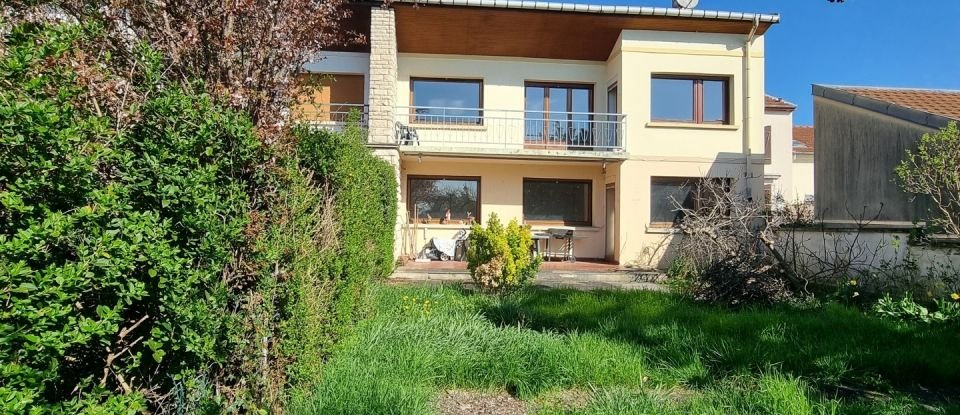 Maison 8 pièces de 225 m² à Essey-lès-Nancy (54270)