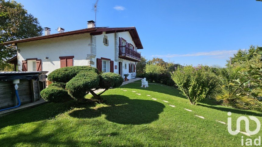 Traditional house 5 rooms of 122 m² in Saint-Palais (64120)