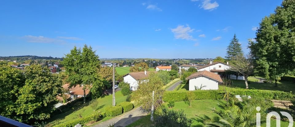 Traditional house 5 rooms of 122 m² in Saint-Palais (64120)