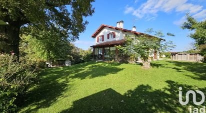 Traditional house 5 rooms of 122 m² in Saint-Palais (64120)