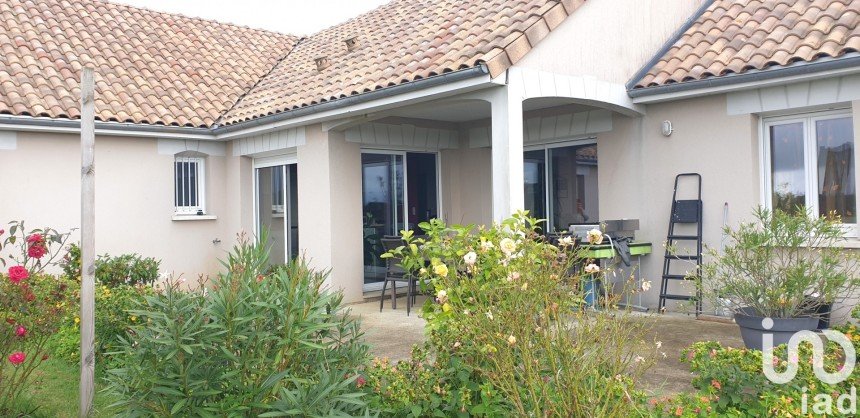 Traditional house 6 rooms of 146 m² in Noyant-de-Touraine (37800)