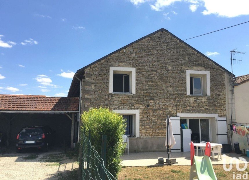 House 4 rooms of 98 m² in Vendeuvre-du-Poitou (86380)