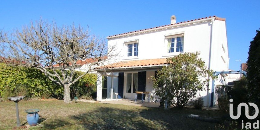 Maison traditionnelle 6 pièces de 138 m² à Royan (17200)