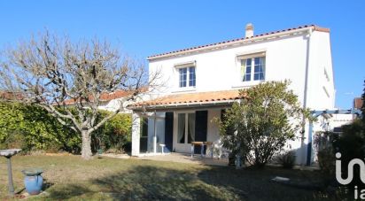 Traditional house 6 rooms of 138 m² in Royan (17200)