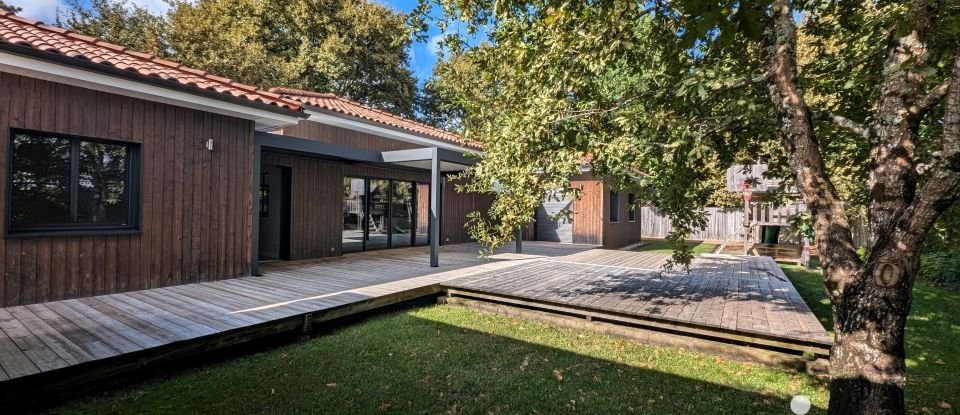 Maison 6 pièces de 165 m² à Sanguinet (40460)