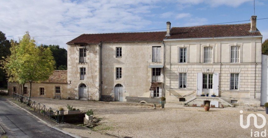 Maison 14 pièces de 270 m² à Marcillac (33860)