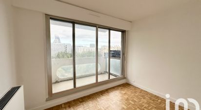 Apartment 4 rooms of 77 m² in Courbevoie (92400)